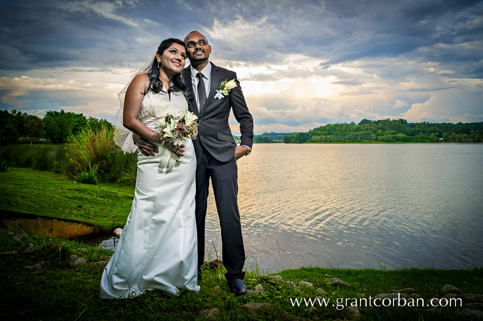 Portraiture by the lake: Fuji X-E1 with the XF18-55mm F2.8-4 lens shot at 1/125sec, F4.5, ISO200.