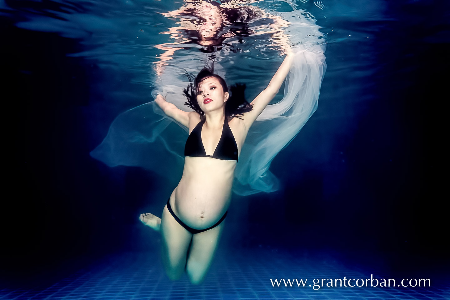 underwater pool pregnancy portrait photography in kuala lumpur