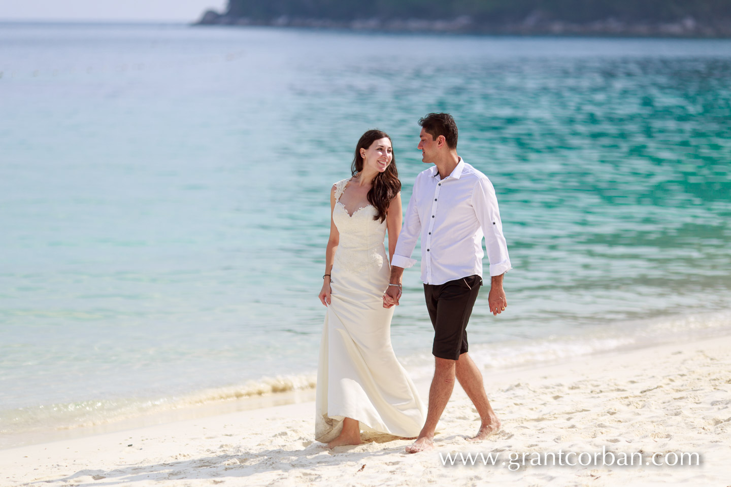 beach wedding portraits in perhentian island resort malaysia