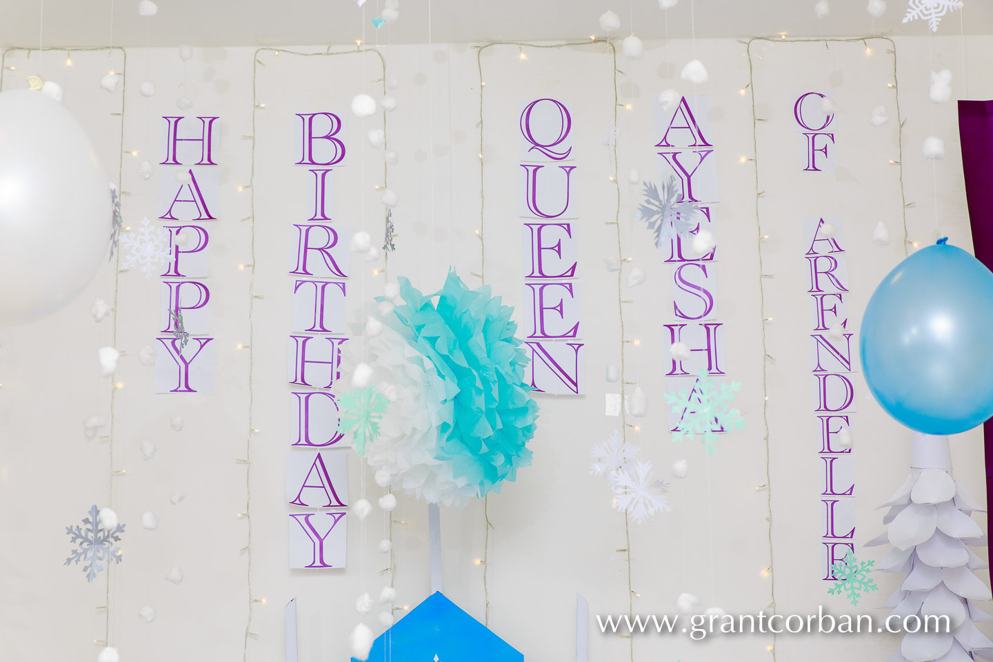 details of Frozen themed childrens birthday party