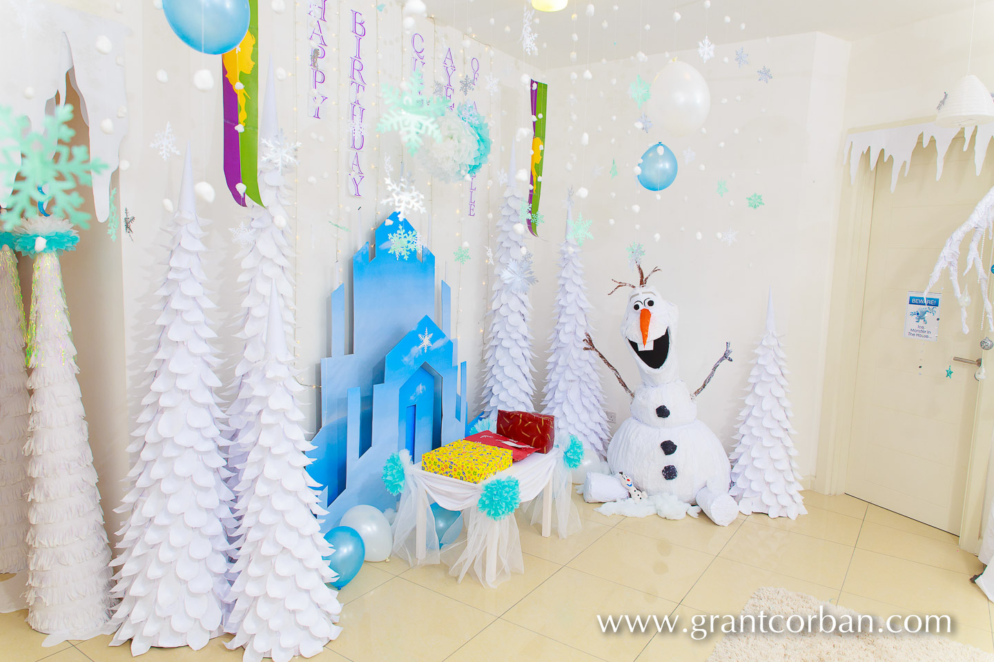 details of Frozen themed childrens birthday party