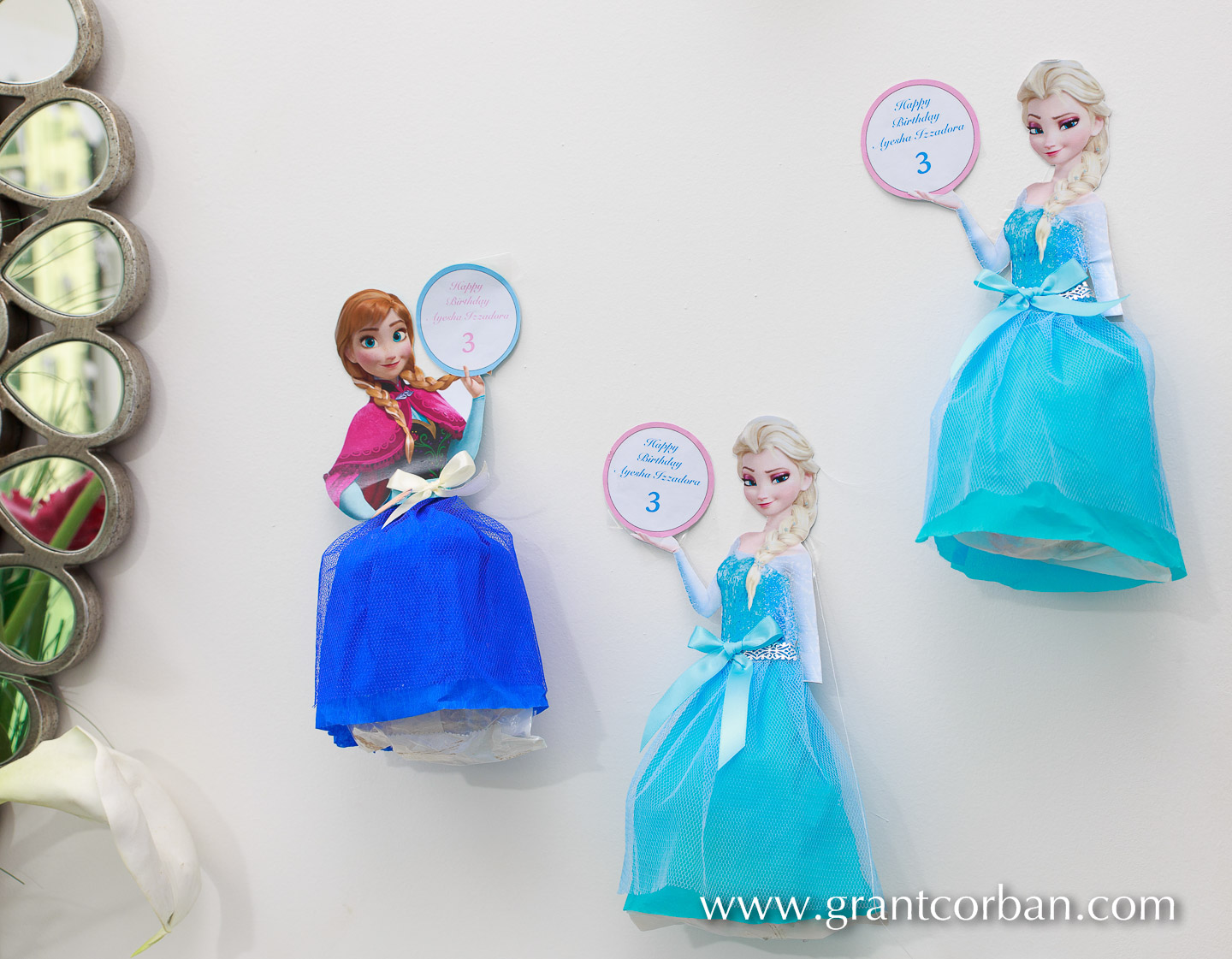 details of Frozen themed childrens birthday favors