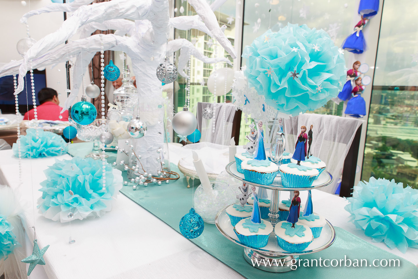 details of Frozen themed childrens birthday party