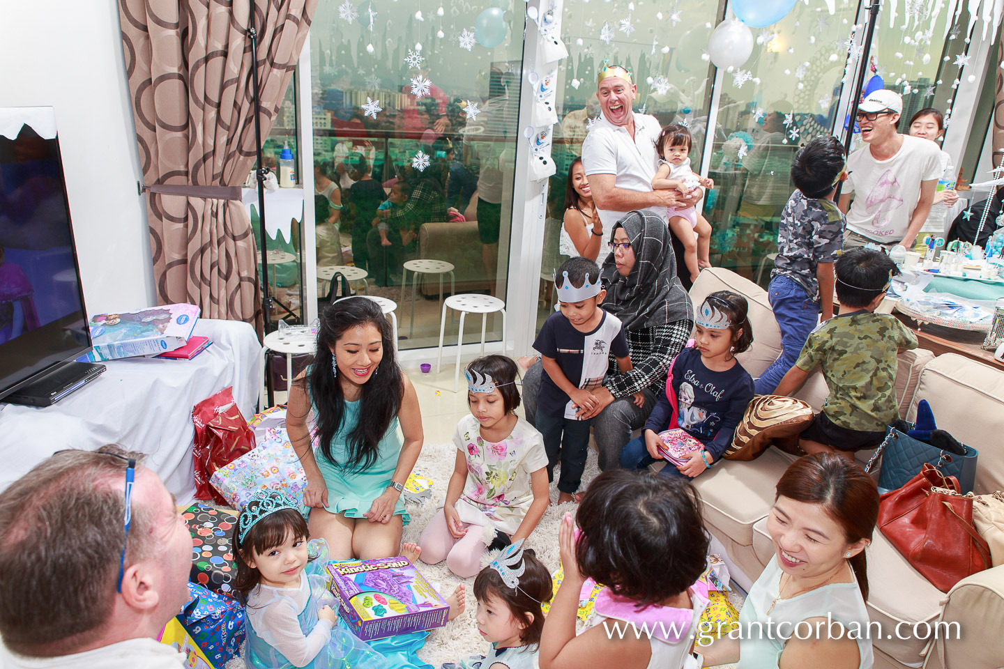 Frozen themed childrens birthday party